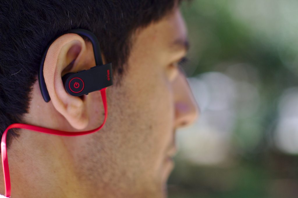 Ακουστικά Bluetooth: Μπορεί να τα παραβιάσει μέχρι και ένας γείτονας – Όλα όσα πρέπει να γνωρίζετε 