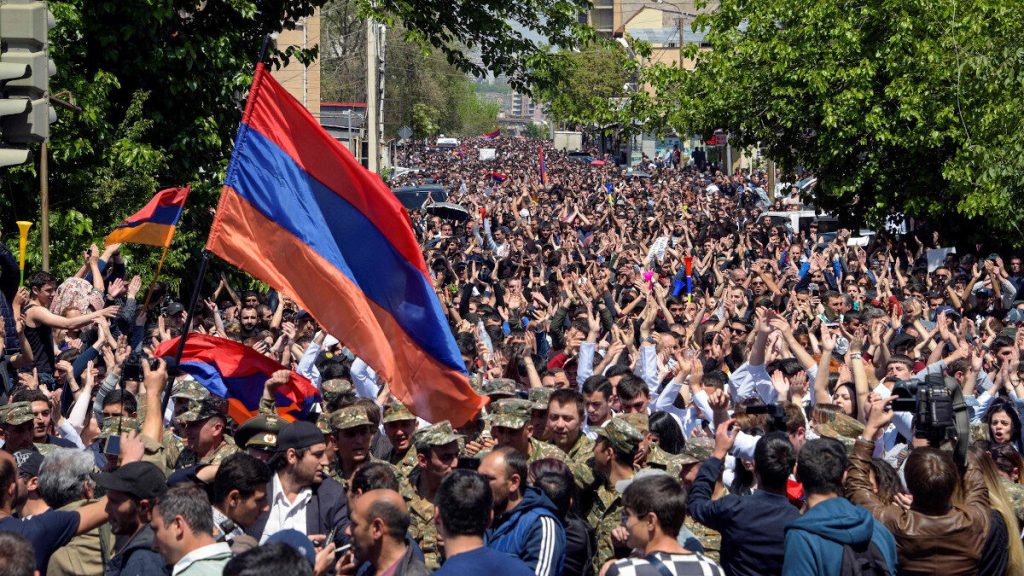 Αρμενία: Εκατοντάδες διαδήλωσαν με αίτημα την παραίτηση του πρωθυπουργού της χώρας (βίντεο)