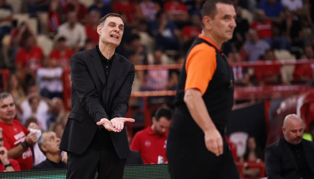 Basket League: Τεχνική ποινή στον Γ.Μπαρτζώκα στο Ολυμπιακός – ΑΕΚ