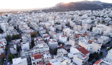 «Όνειρο απατηλό» η αγορά κατοικίας για τους Έλληνες: Χρειάζονται οι μισθοί 12 ετών για την απόκτηση ενός διαμερίσματος 60 τ.μ.