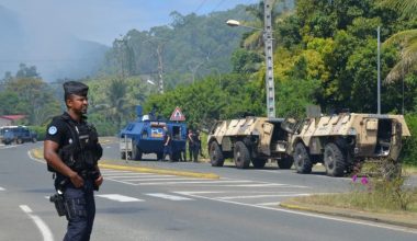 Σε κατάσταση έκτακτης ανάγκης η γαλλική Νέα Καληδονία – Ο στρατός κλείνει αεροδρόμια και λιμάνια