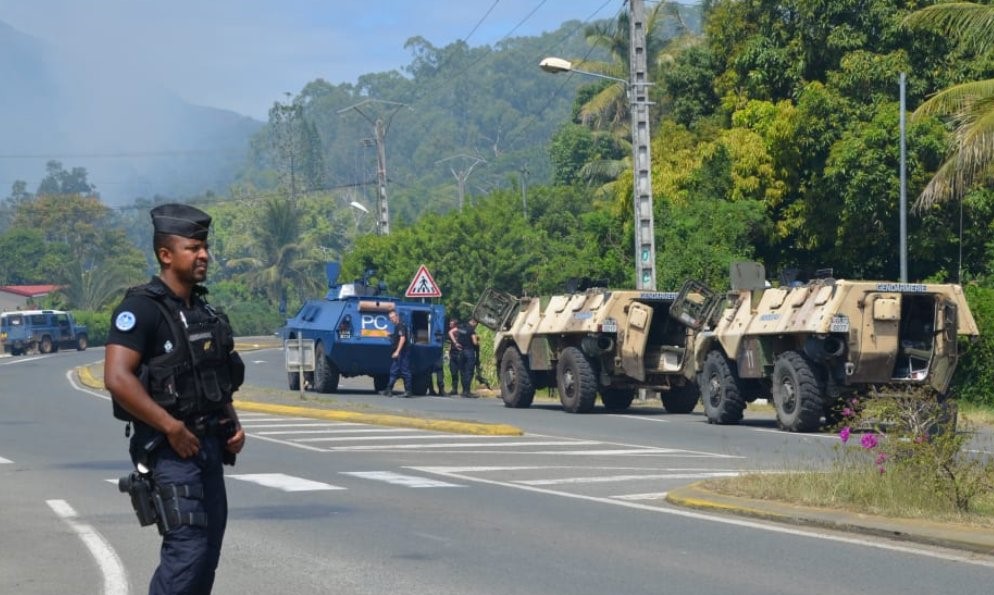 Kατάσταση πολιορκίας στην γαλλική αποικία της Νέας Καληδονίας – Το Παρίσι «βλέπει» Κίνα & Ρωσία από πίσω – Τέλος το TikTok!