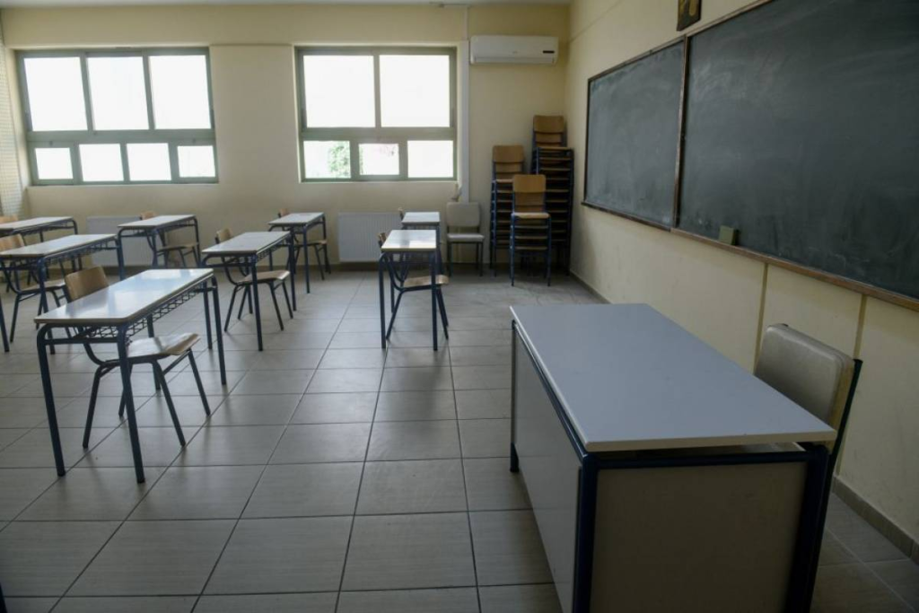 Περιστέρι: Βανδάλισαν το 45ο δημοτικό σχολείο – Έσπασαν πέντε υαλοπίνακες του πρώτου και του δεύτερου ορόφου