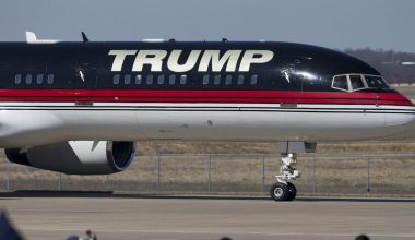 ΗΠΑ: Το ιδιωτικό Boeing 757 του Ν.Τραμπ χτύπησε με το φτερό του άλλο αεροπλάνο στο αεροδρόμιο του Παλμ Μπιτς