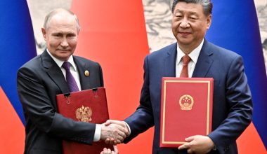 Στην Κίνα ο Β.Πούτιν: «Επεκτείνουμε την συνεργασία παντού – Από άμυνα και ασφάλεια μέχρι το διάστημα»