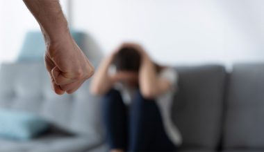 Δίχως τέλος οι καταγγελίες από θύματα ενδοοικογενειακής βίας – 493 περιστατικά σε μία εβδομάδα