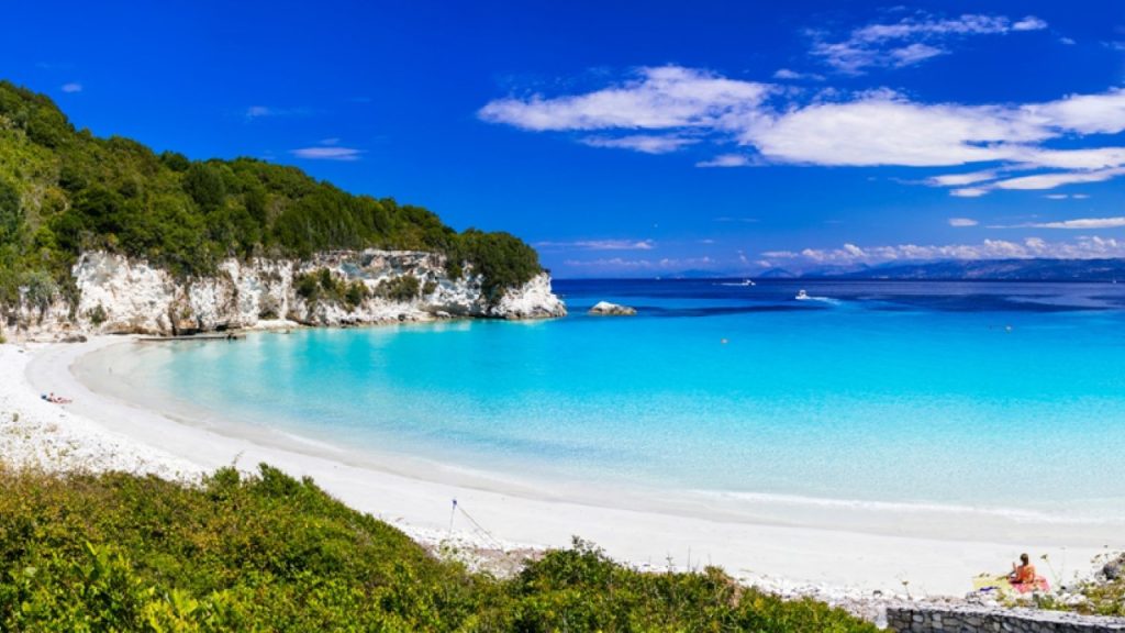 Αυτή η παραλία του Ιονίου βρίσκεται στις 5 καλύτερες του κόσμου – Επίγειος παράδεισος με καταγάλανα νερά