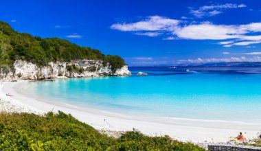 Αυτή η παραλία του Ιονίου βρίσκεται στις 5 καλύτερες του κόσμου – Επίγειος παράδεισος με καταγάλανα νερά
