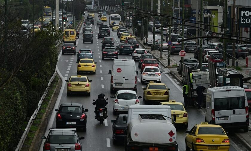 Στο «κόκκινο» η κίνηση στους δρόμους της Αττικής – Μποτιλιαρισμένος ο Κηφισός (upd)