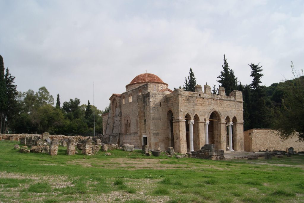 Μονή Δαφνίου: Το μεγαλύτερο Βυζαντινό Μοναστήρι της Αττικής – Η ιστορία του εξαιρετικού μνημείου βυζαντινής τέχνης