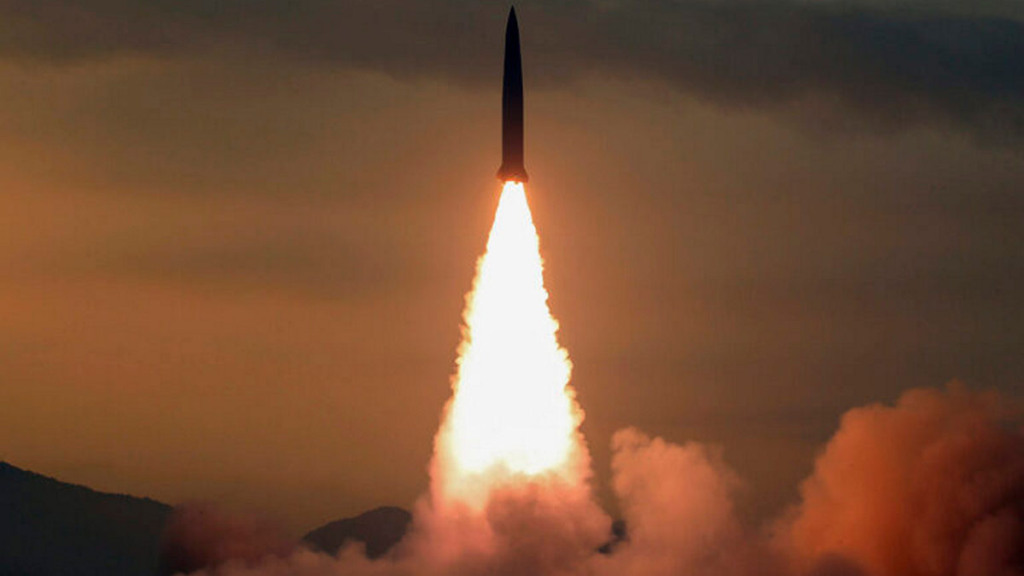 Ν.Κορέα: «Η Β.Κορέα εκτόξευσε βαλλιστικούς πυραύλους μικρού βεληνεκούς προς τη θάλασσα της Ιαπωνίας»