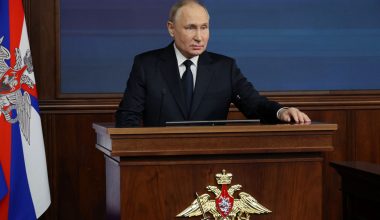 B.Πούτιν: «Η πολιτική κυρώσεων των ΗΠΑ υπονομεύει την εμπιστοσύνη στο δολάριο»