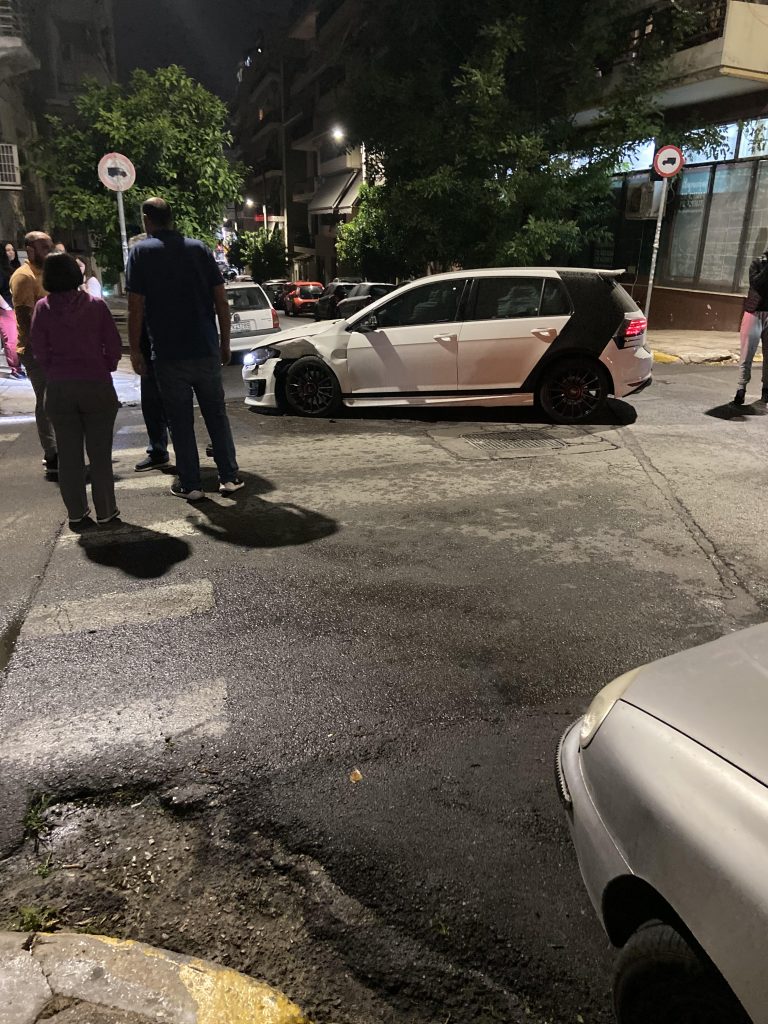 Τροχαίο στον Πειραιά στην συμβολή  των οδών Χαρμοβίτου και Βλαχάκου