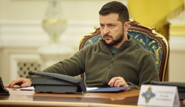 Νέος νόμος του Β.Ζελένσκι επιχειρεί να περιορίσει τη φυγή των νεών στρατεύσιμων από την Ουκρανία