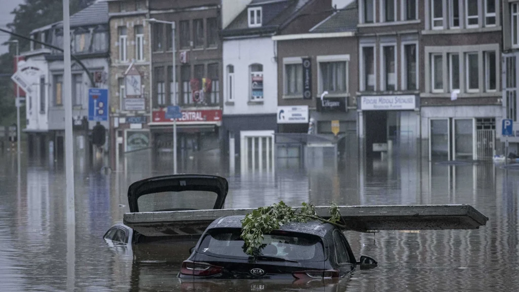 Πλημμύρες σαρώνουν Βέλγιο, Γαλλία και Γερμανία – Δρόμοι μετατράπηκαν σε ποτάμια (βίντεο)