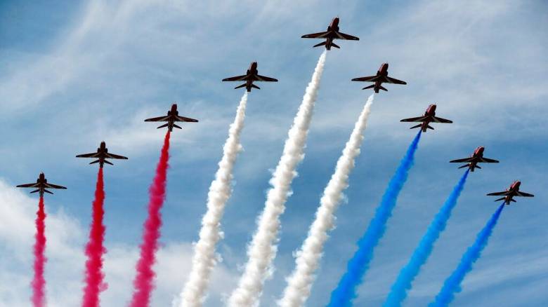 «Red Arrows»: Σήμερα η επίδειξη από το ακροβατικό σμήνος της Βρετανικής Βασιλικής Αεροπορίας στον Φλοίσβο