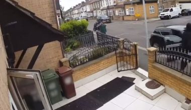 Βρετανία: Πήγαν να του κλέψουν το αυτοκίνητο αλλά τους κυνήγησε με σιδερόβεργα! (βίντεο)