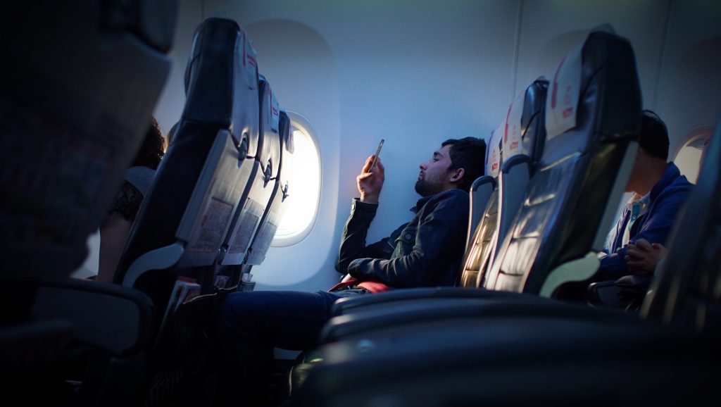 Ταξίδι με αεροπλάνο: 5 πράγματα που μπορεί να συμβούν στο σώμα μας κατά την πτήση