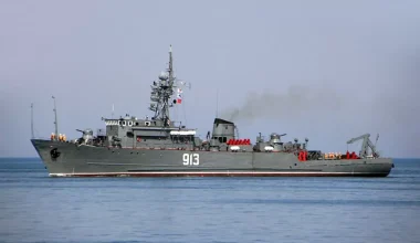 Κριμαία: Το ουκρανικό Ναυτικό έπληξε ρωσικό ναρκαλιευτικό