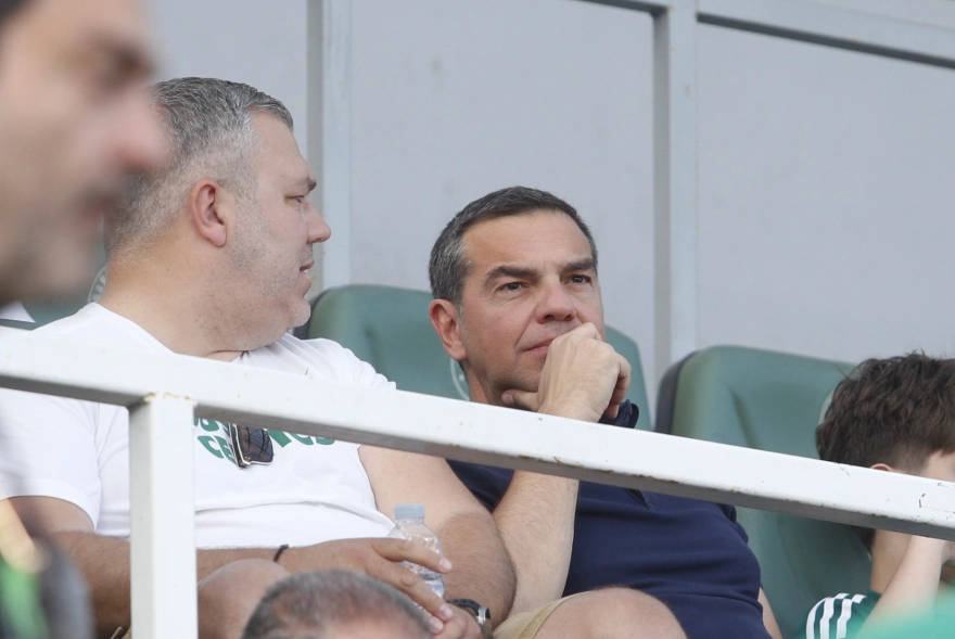 Α.Τσίπρας: Στη Λεωφόρο για το ντέρμπι του Παναθηναϊκού με τον Ολυμπιακό (φωτο) 