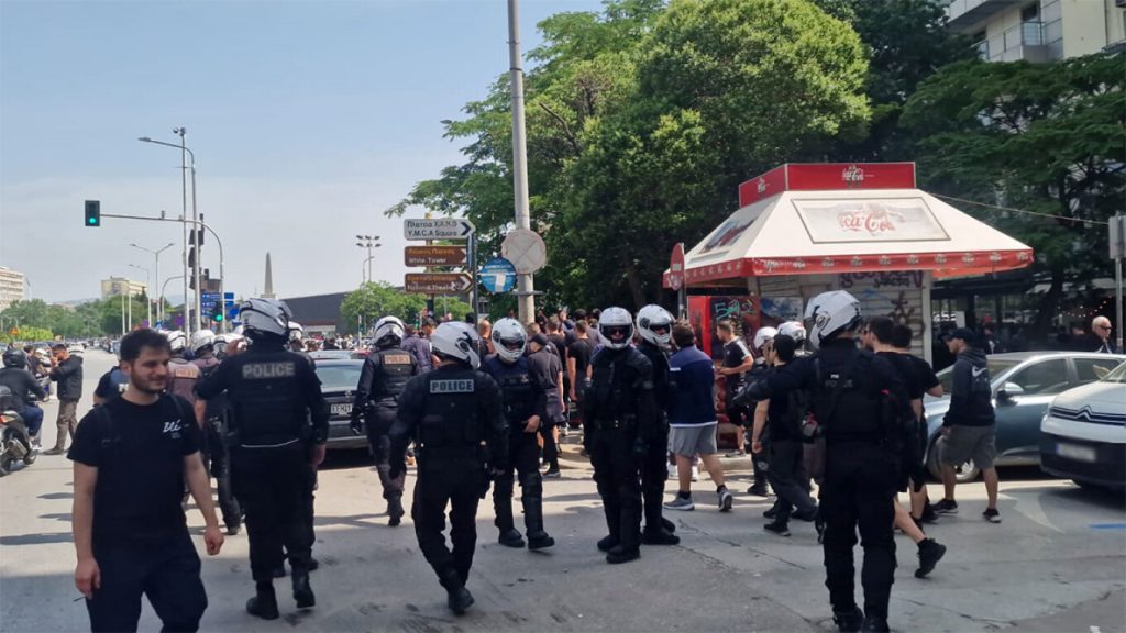 Άρης – ΠΑΟΚ: Ισχυρή αστυνομική παρουσία στην Καμάρα – Συγκέντρωση οπαδών παρά την απαγόρευση (φωτο) 