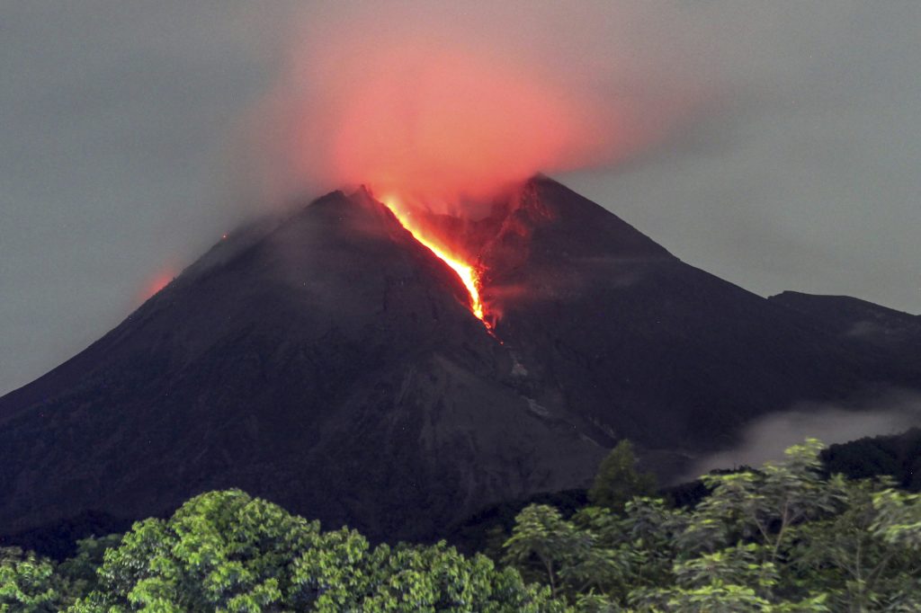 Ινδονησία: Εξερράγη ξανά το ηφαίστειο Ίμπου – Εκκενώθηκαν επτά χωριά