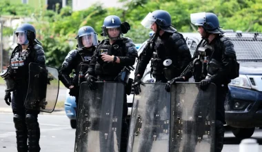 Προσπαθούν να ανοίξουν το αεροδρόμιο στη Νέα Καληδονία – Κυβέρνηση: «Έχω 600 αστυνομικούς – Μου φτάνουν»
