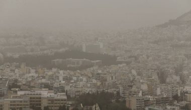 Καιρός: Αποπνικτικό κοκτέιλ στην ατμόσφαιρα με αφρικανική σκόνη, ζέστη αλλά και βροχές και νεφώσεις