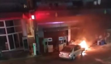 Βέροια: Βίντεο από τη στιγμή που ΙΧ πέφτει σε αντλία καυσίμων βενζινάδικου και ξεσπάει φωτιά