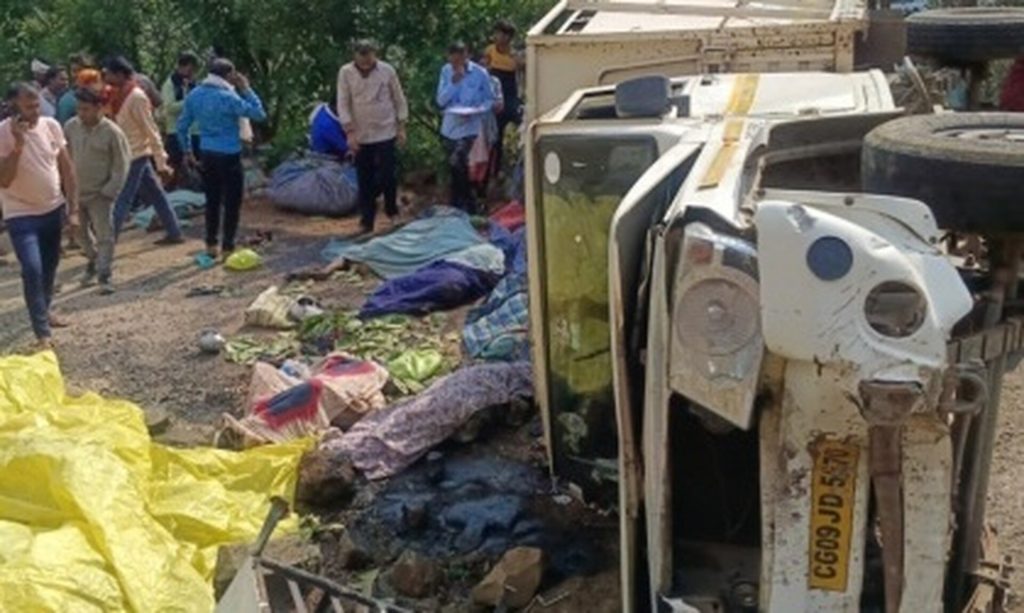 Θανατηφόρο τροχαίο στην Ινδία: Ημιφορτηγό έπεσε σε χαράδρα – Τουλάχιστον 17 νεκροί