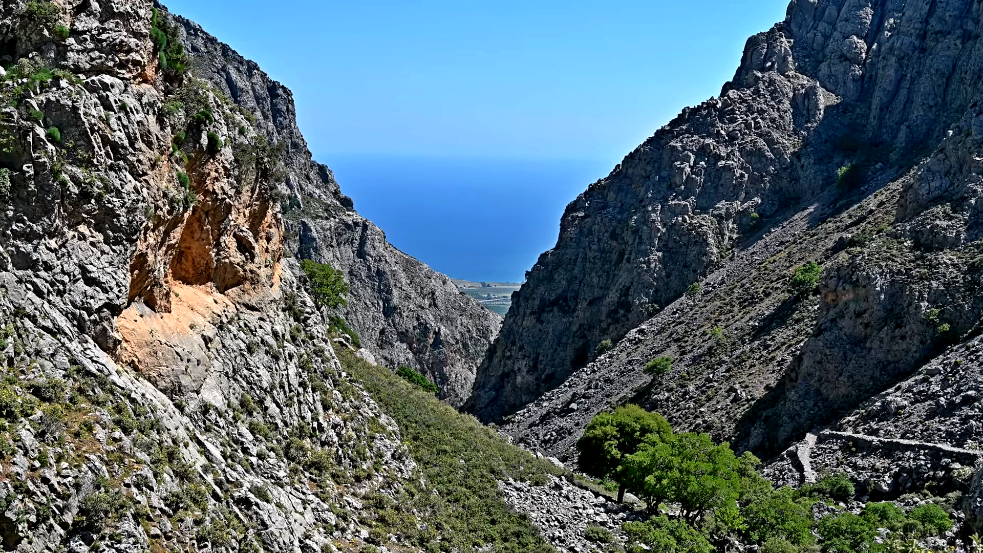 Αυτή είναι μία από τις πιο επικίνδυνες διαδρομές στην Ελλάδα – Πού βρίσκεται (βίντεο)