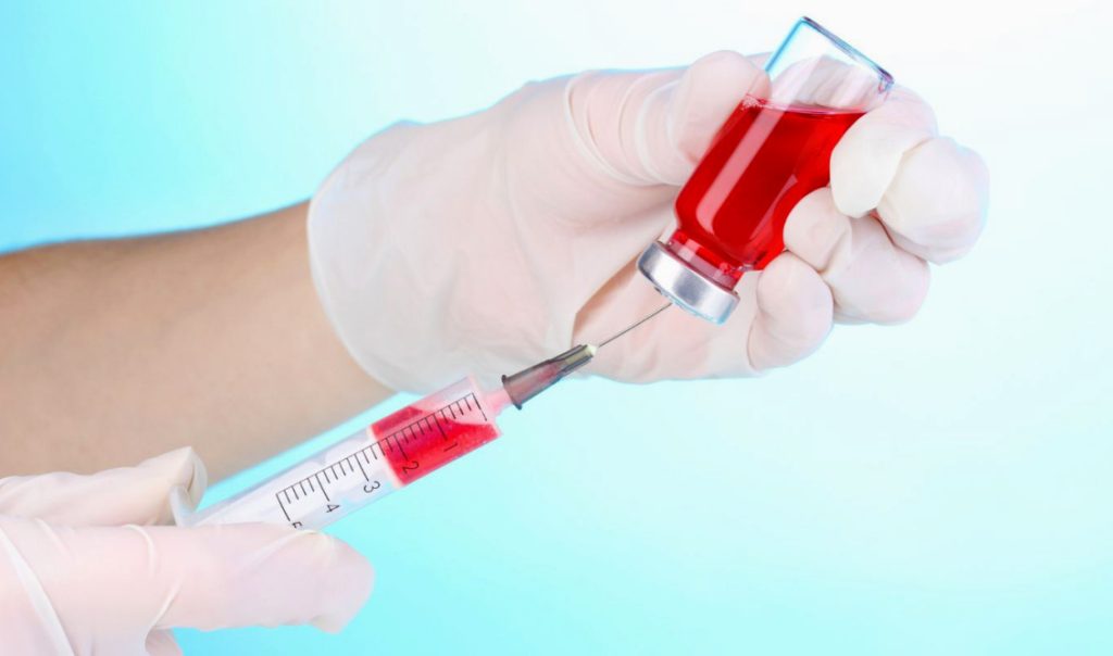 Σκάνδαλο μολυσμένου αίματος στην Βρετανία: «Οι γιατροί και η κυβέρνηση άφησαν τους ασθενείς να κολλήσουν HIV και ηπατίτιδα»