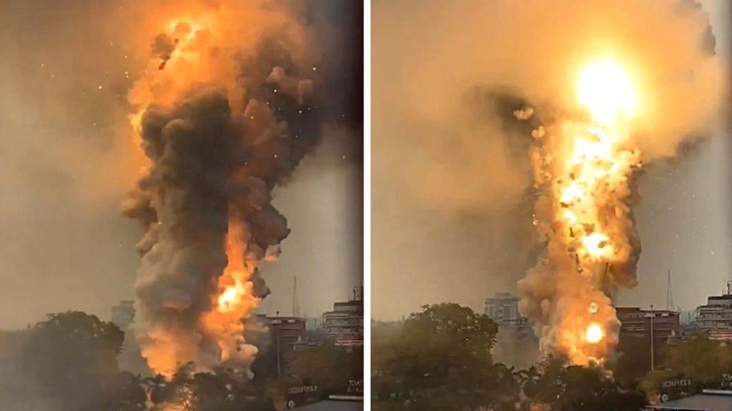 Εργοστάσιο πυροτεχνημάτων στην Ινδία εκρήγνυται και το αποτέλεσμα είναι αν μη τι άλλο θεαματικό! (βίντεο)