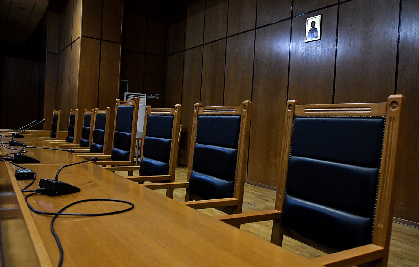 Με φυλάκιση τριών μηνών τιμωρήθηκε άνδρας που βιντεοσκοπούσε τη δίκη του Η.Κασιδιάρη