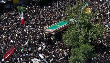 Εκατομμύρια άνθρωποι στη νεκρική πομπή του προέδρου Ιρανού προέδρου Ε.Ραϊσί (φωτο)