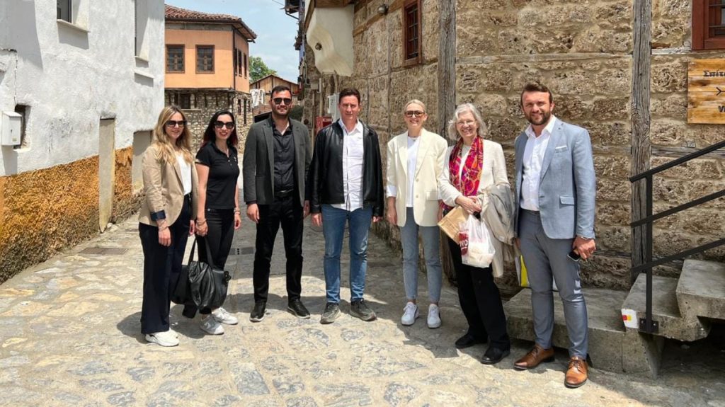 Συμμαχία τουρκόφιλου DEB με φιλοσκοπιανούς ψευτομακεδόνες: Κατεβάζουν κοινό ευρωψηφοδέλτιο!