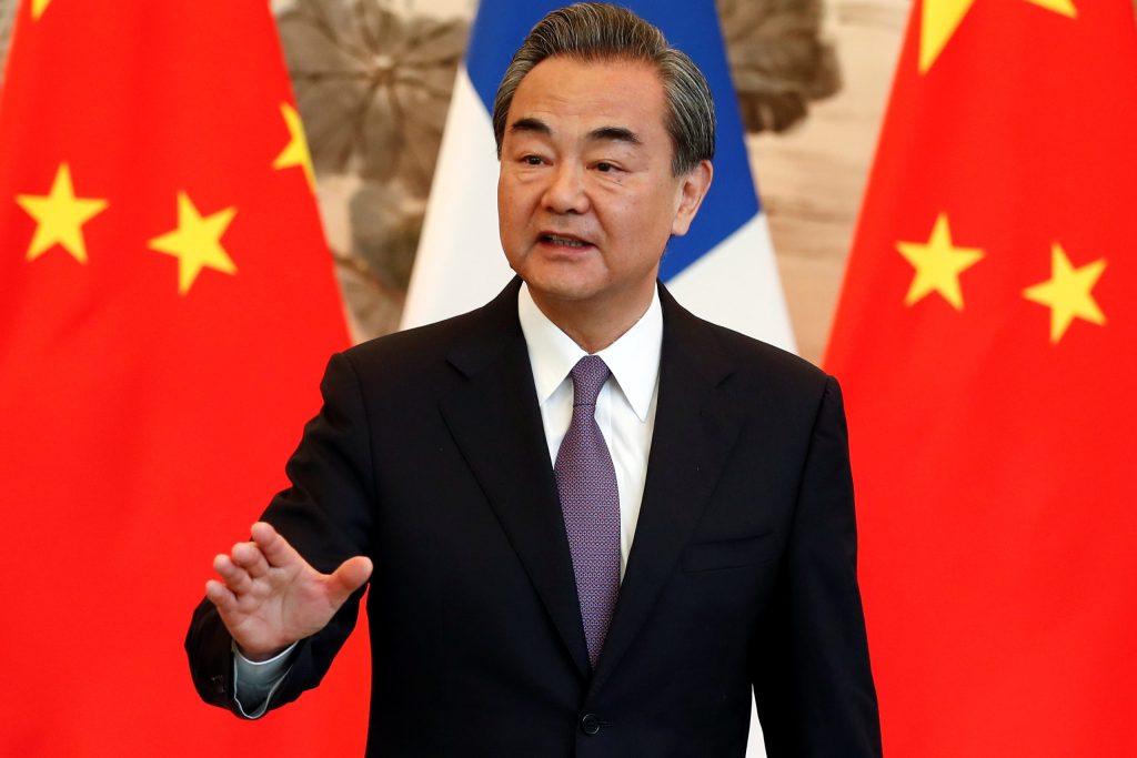 Κινέζος ΥΠΕΞ: «Η Κίνα θα συνεχίσει να ενισχύει τη στρατηγική συνεργασία με το Ιράν»