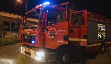 Φωτιά σε διαμέρισμα στη Θεσσαλονίκη – Στο νοσοκομείο με αναπνευστικά προβλήματα ηλικιωμένη
