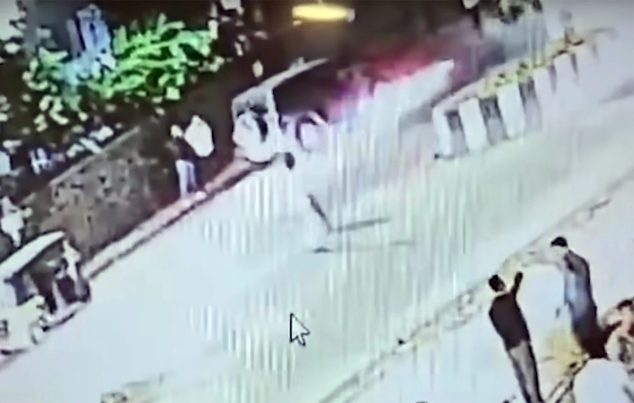 Ινδία: 17χρονος σκότωσε με την Porsche του πατέρα του 2 ανθρώπους και τον τιμώρησαν με μια έκθεση 300 λέξεων (βίντεο)