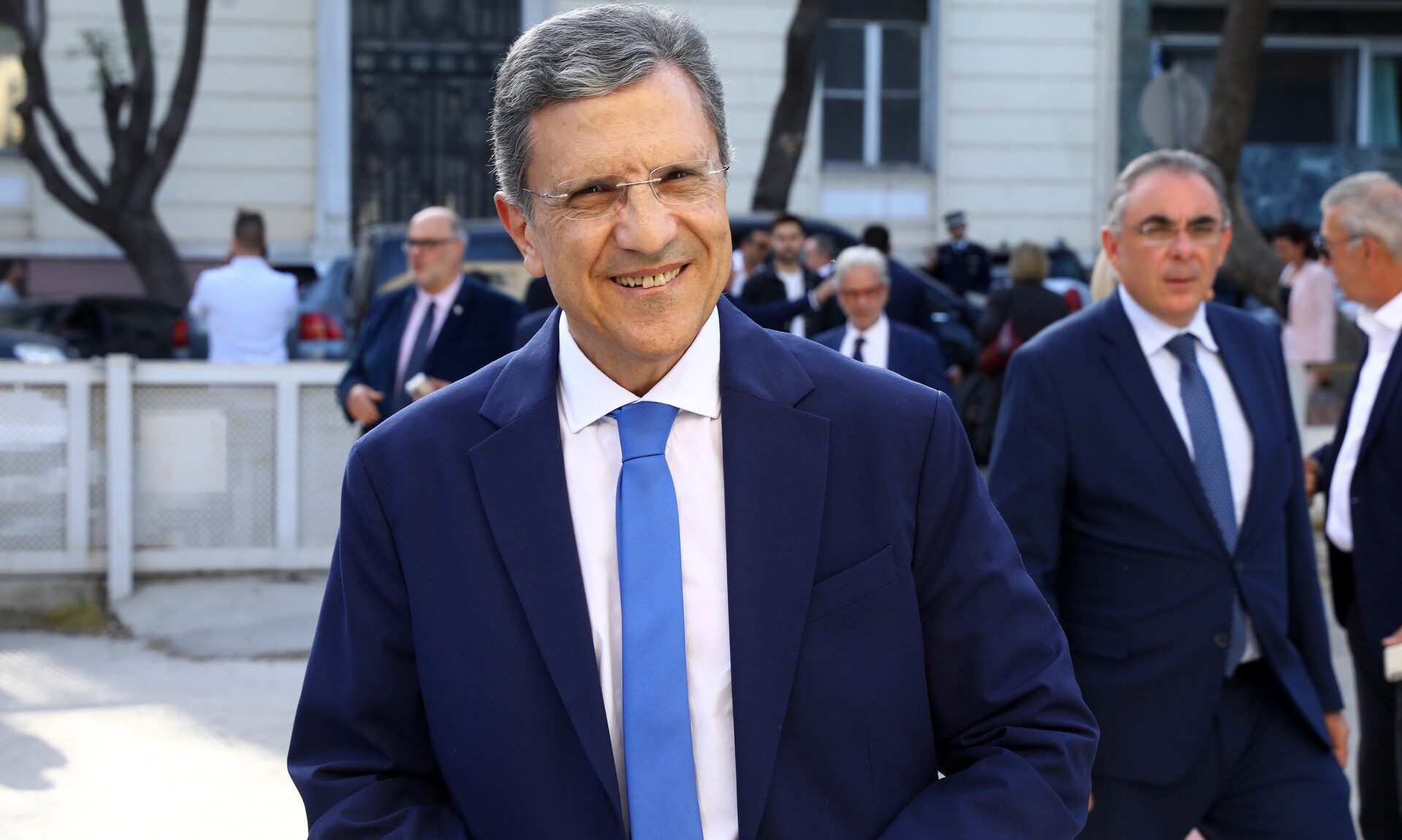 Ο Γιώργος Αυτιάς παρών στη βράβευση της κατηγορούμενης προϊσταμένης της ΔΟΥ Χαλκίδας