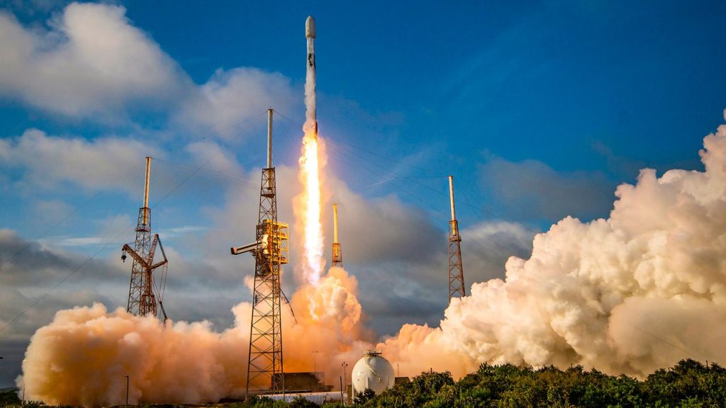 Η SpaceX εκτόξευσε την πρώτη παρτίδα κατασκοπευτικών δορυφόρων που ανέπτυξε για τις ΗΠΑ