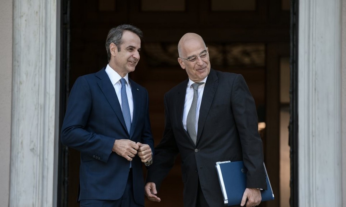 Αποστάσεις Μαξίμου από τις δηλώσεις περί «υπαρξιακής απειλής» του Ν.Δένδια