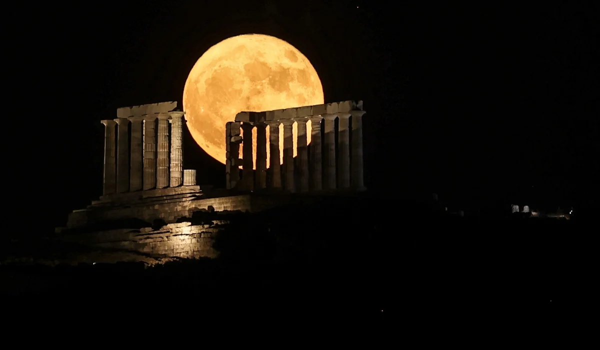 «Φεγγάρι των Λουλουδιών»: Η εντυπωσιακή πανσέληνος του Μαΐου (φώτο)