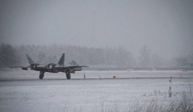 Su-57: To μόνο μαχητικό στoν κόσμο που μπορεί να απογειωθεί από παγωμένο διάδρομο απο/προσγείωσης