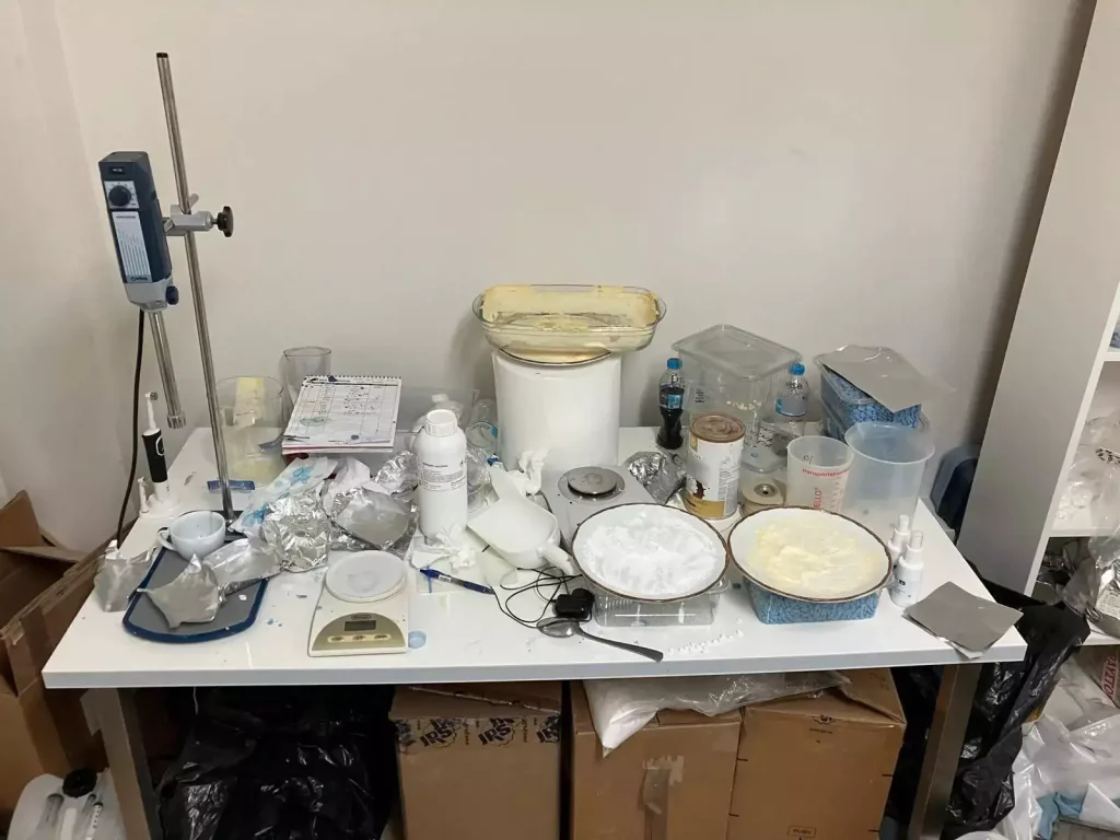 Γνωστός εστιάτορας των νοτίων προαστίων ο «εγκέφαλος» της εγκληματικής οργάνωσης που διακινούσε αναβολικά 