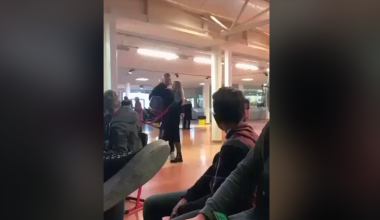Βίντεο: «Πιάστηκαν» στα χέρια για μία… καρέκλα