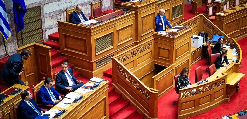 Κυριάκος Μητσοτάκης: Αποχώρησε εκνευρισμένος από τη Βουλή την ώρα της ομιλίας του Κ.Βελόπουλου