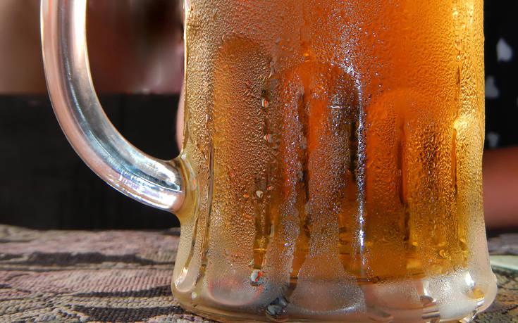 Kι όμως υπάρχει λόγος: Να γιατί η μπύρα έχει καλύτερη γεύση όταν είναι παγωμένη