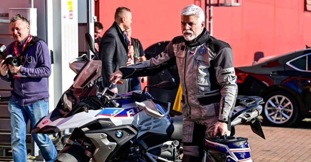 Τσεχία: Σε ατύχημα με μοτοσυκλέτα ενεπλάκη ο πρόεδρος Πετρ Πάβελ