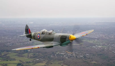 Ηνωμένο Βασίλειο: Συνετρίβη αεροσκάφος Spitfire της Βασιλικής Αεροπορίας – Νεκρός ο πιλότος